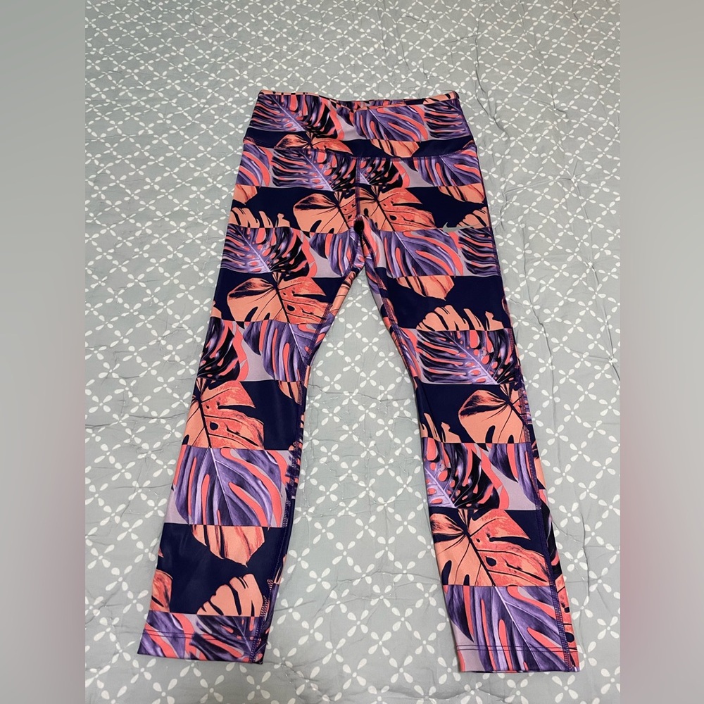 New with tags Nike tight fit high rise crop leggings medium